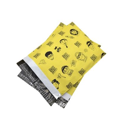 Confezionamento di pacchi di posta in plastica colorata compostabile